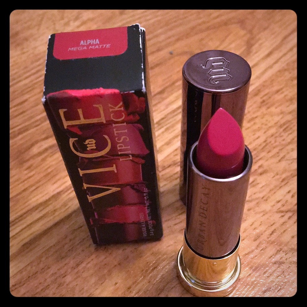 ⭐️Urban Decay Vice Lipstick Alpha Mega Matte